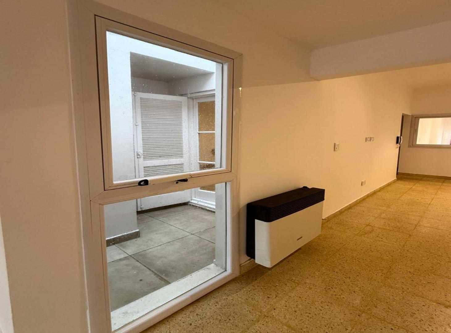 Foto de CASA VENTA LA PLATA 2 DORMITORIOS PATIO COCHERA, imagen 5