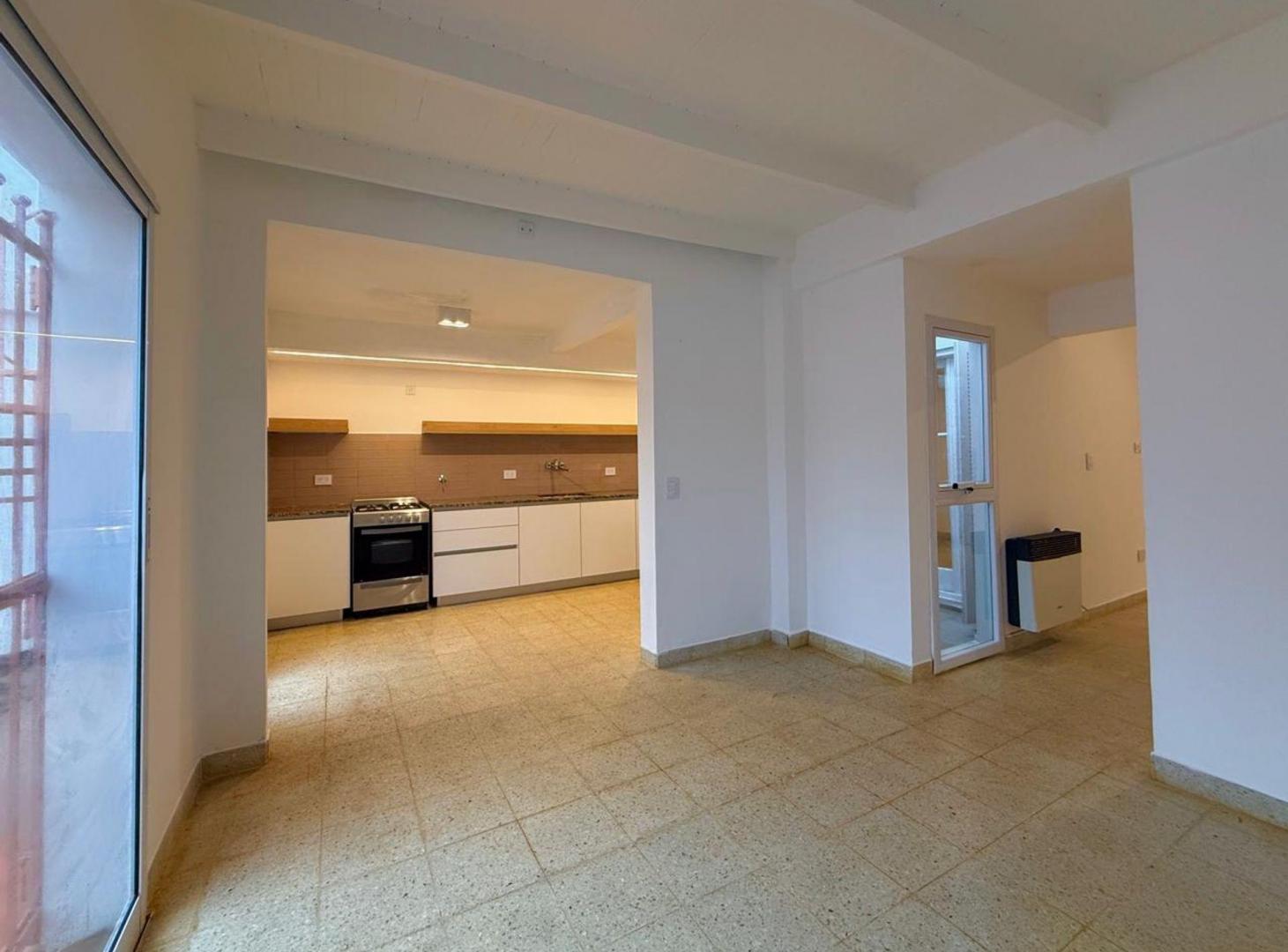 Foto de CASA VENTA LA PLATA 2 DORMITORIOS PATIO COCHERA, imagen 1