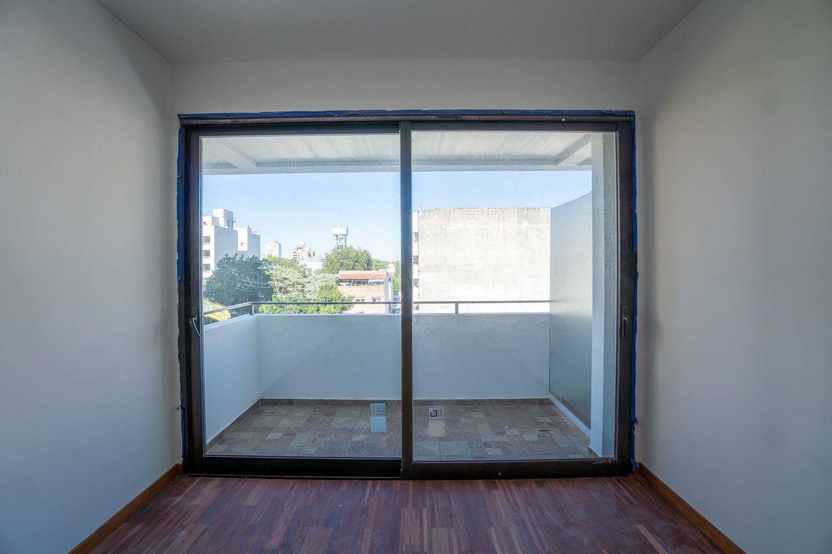 Foto de DEPARTAMENTO VENTA LA PLATA 1 DORMITORIO COCHERA, imagen 2