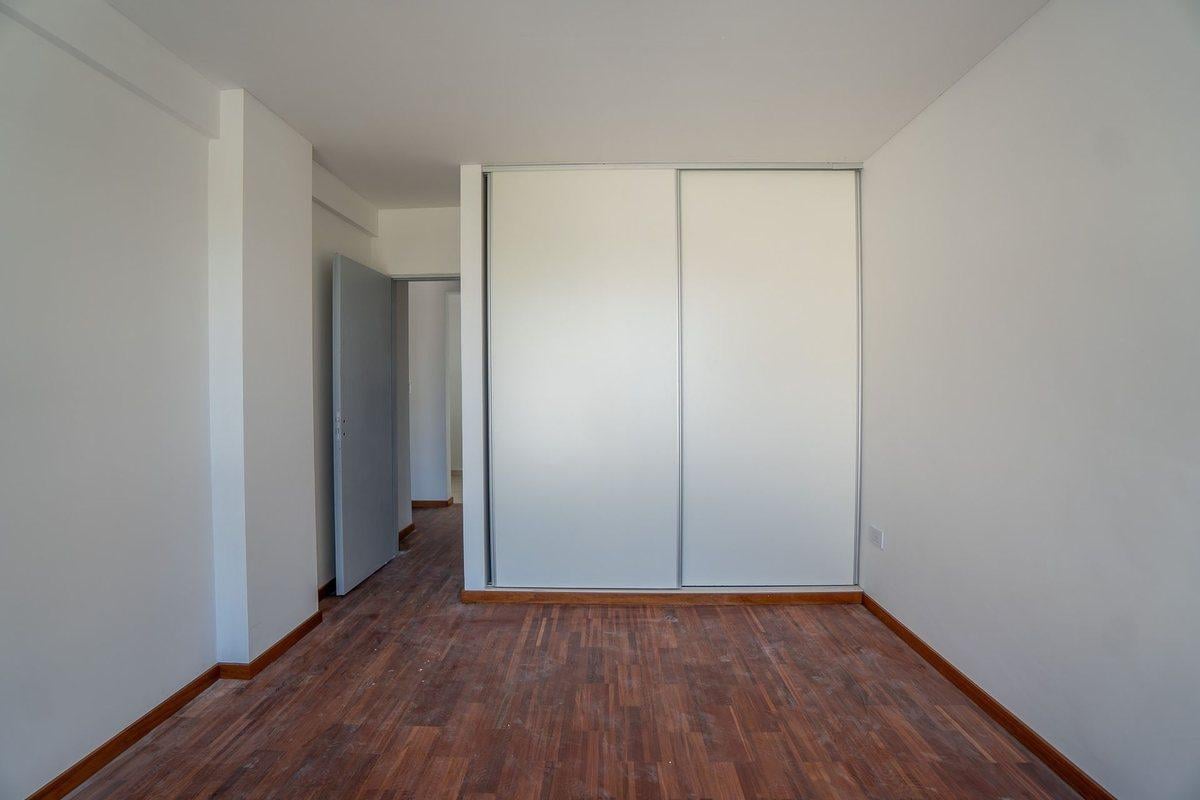 Foto de DEPARTAMENTO VENTA LA PLATA 1 DORMITORIO COCHERA, imagen 1