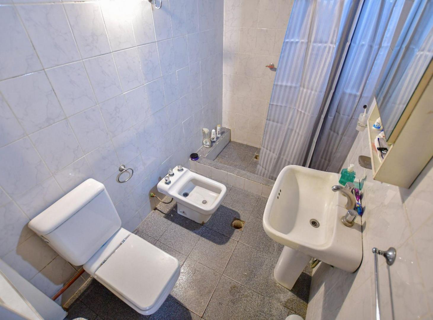 Foto de CASA EN VENTA EN LOS HORNOS APTA BANCO NACION, imagen 1