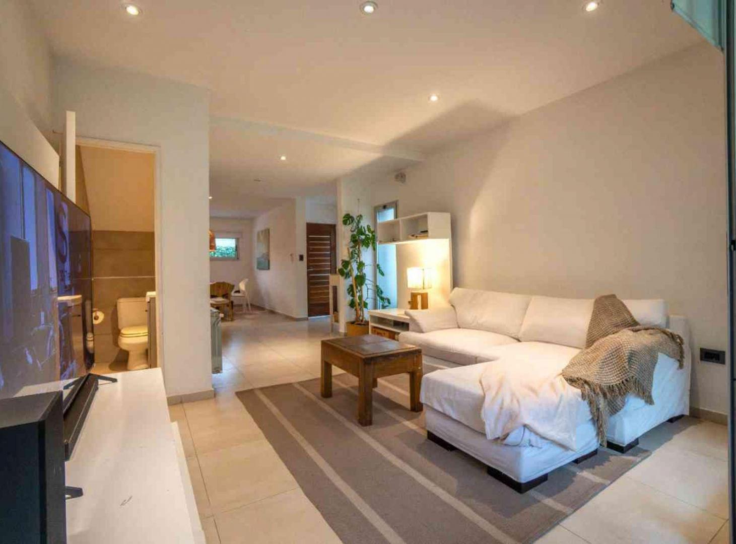 Foto de Duplex venta, City Bell. 2 dormitorios y parque, imagen 2