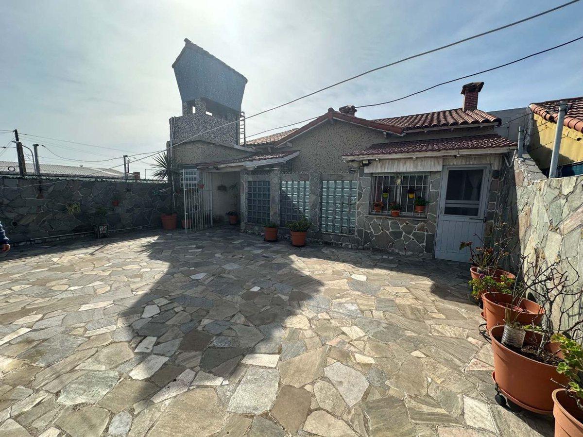 Foto de CASA PARA 2 FAMILIAS VENTA LANUS GALPON JARDIN, imagen 2