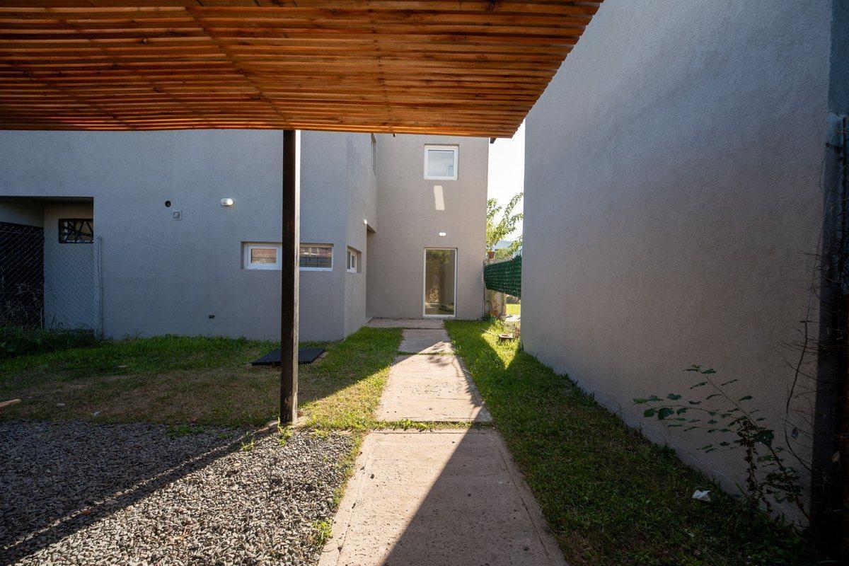 Foto de DÚPLEX EN VENTA GONNET 2 DORMITORIOS CON COCHERA, imagen 5