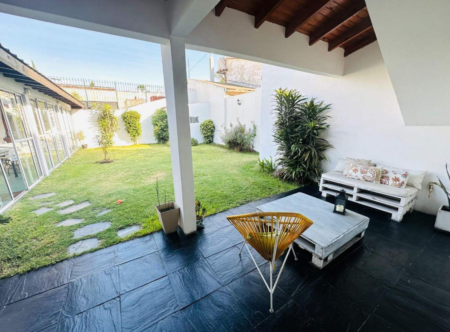 Foto de CASA VENTA AVELLANEDA 6 AMBIENTES JARDIN, imagen 1