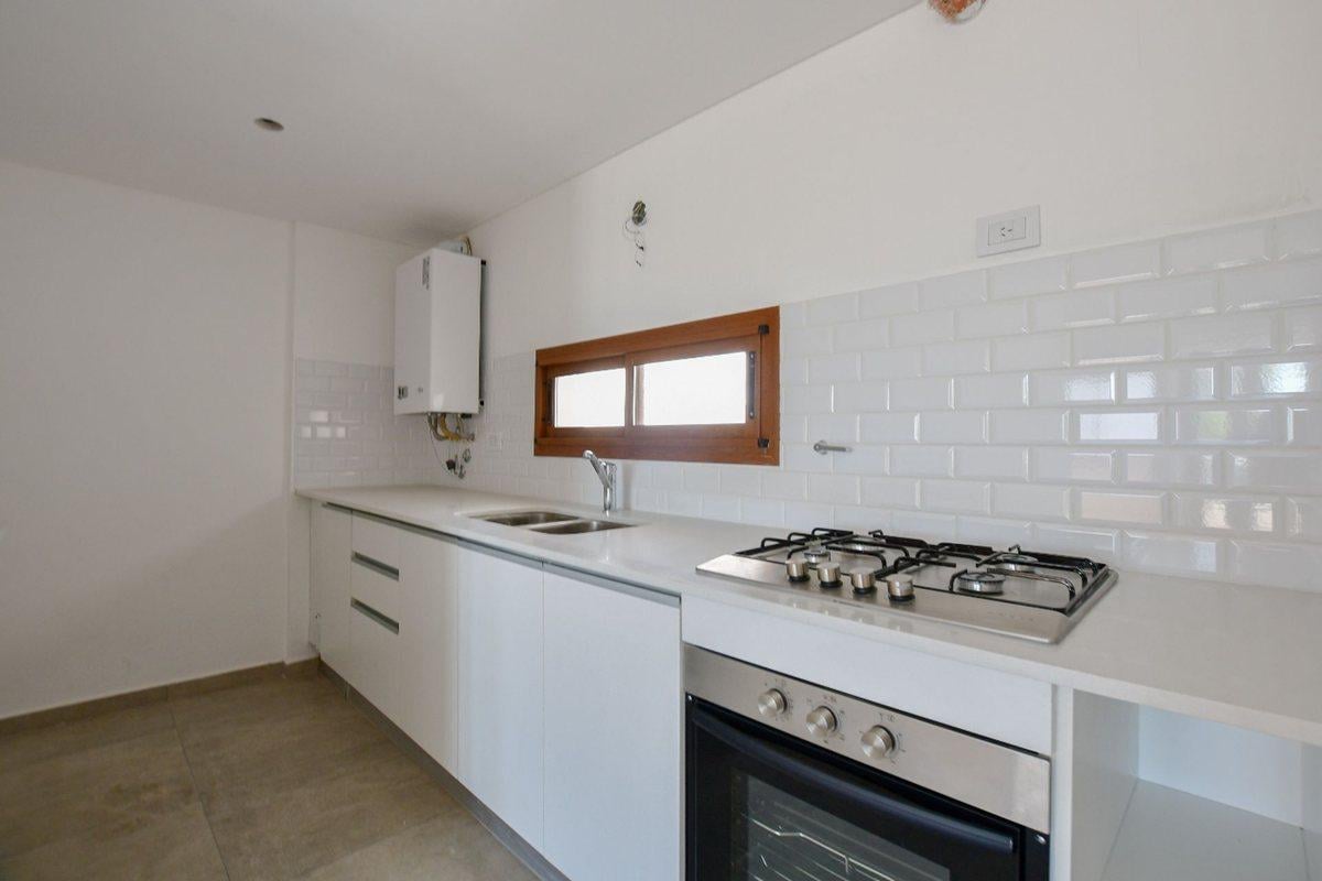 Foto de DEPARTAMENTO EN VENTA LA PLATA 1 DORMITORIO BALCON, imagen 2