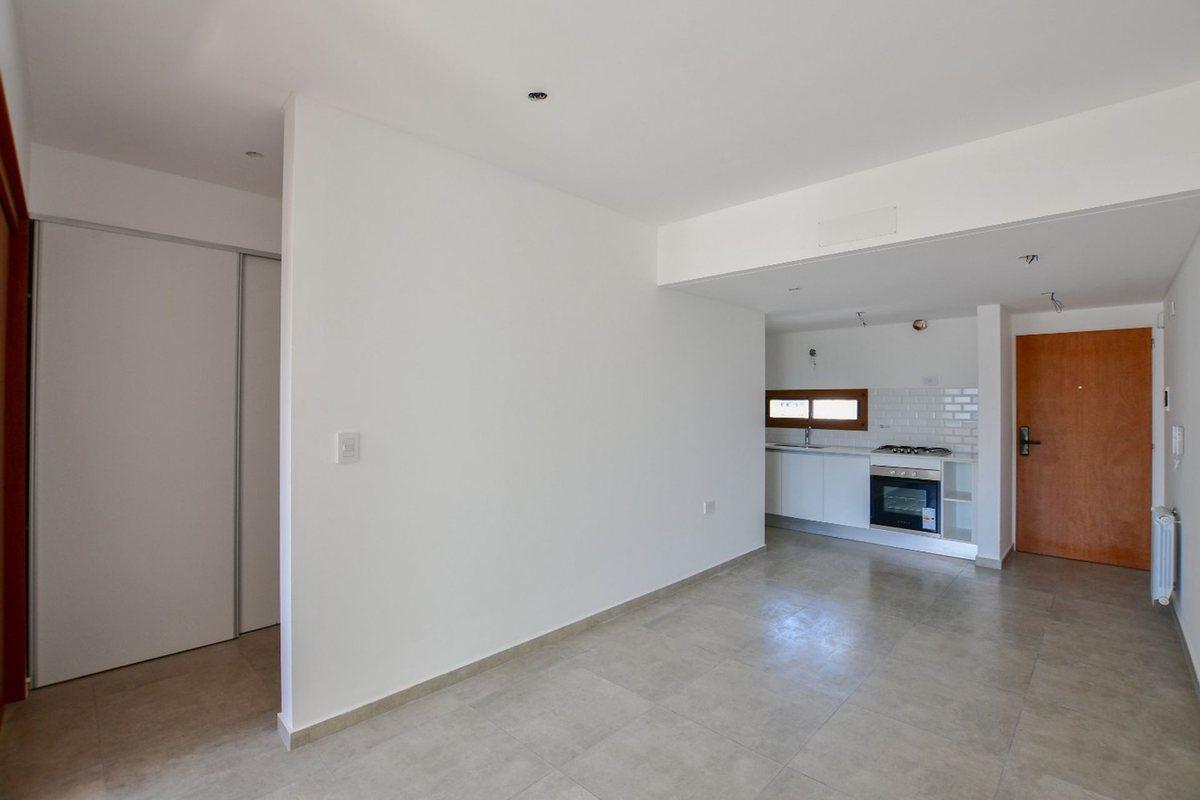 Foto de DEPARTAMENTO EN VENTA LA PLATA 1 DORMITORIO BALCON, imagen 5