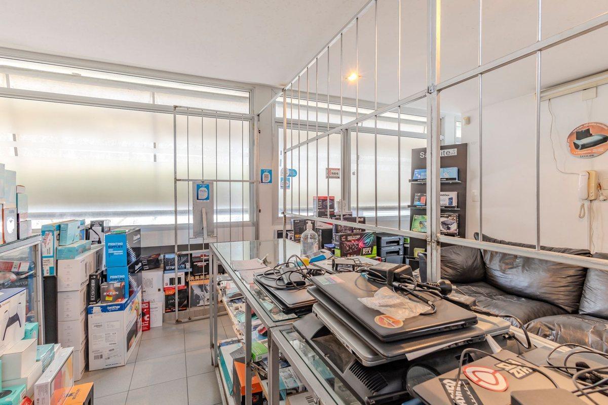 Foto de Local en venta en La Plata con cochera, imagen 5