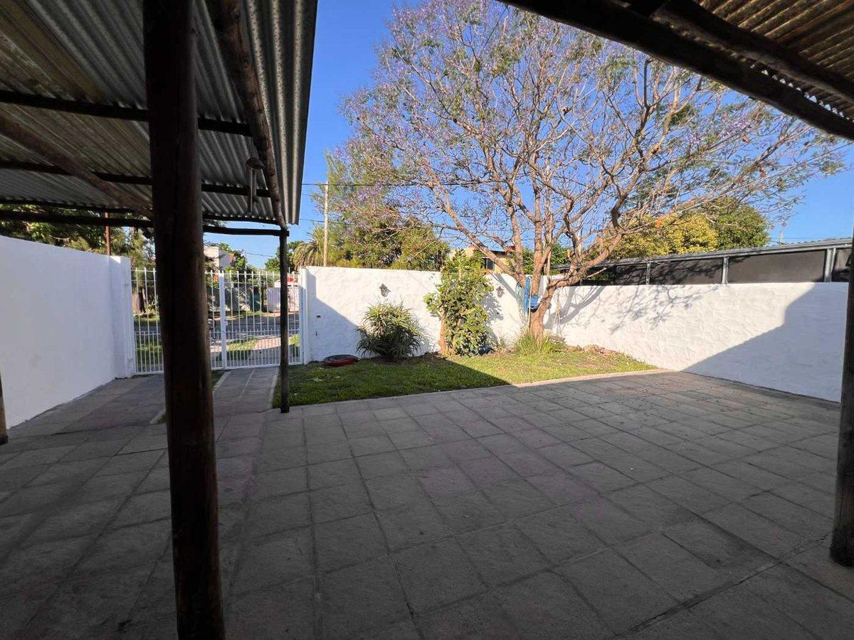 Foto de CASA EN VENTA EN MELCHOR ROMERO 2 DORMITORIOS, imagen 2