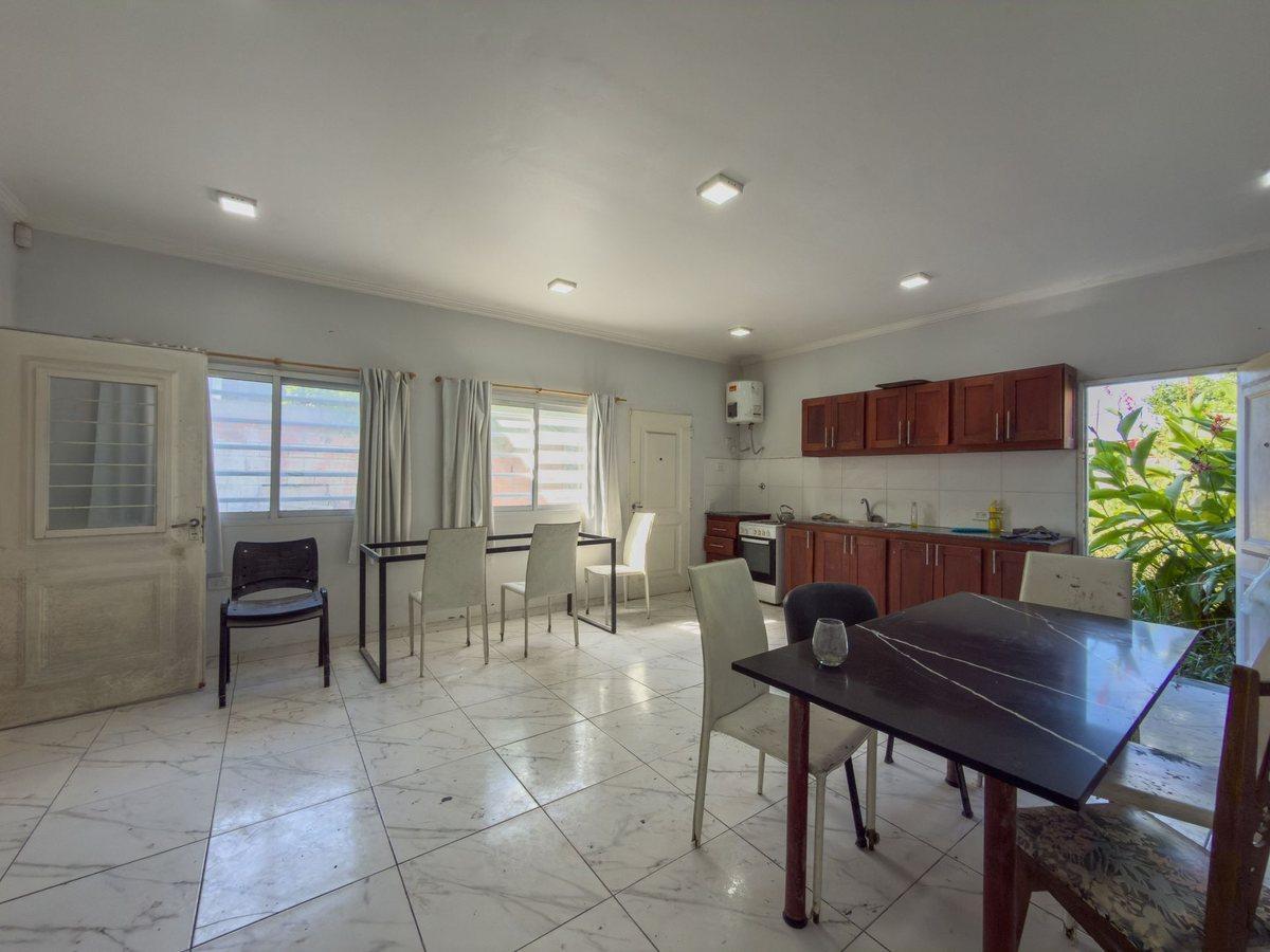 Foto de Galpón Venta La Plata con oficina y departamento., imagen 4