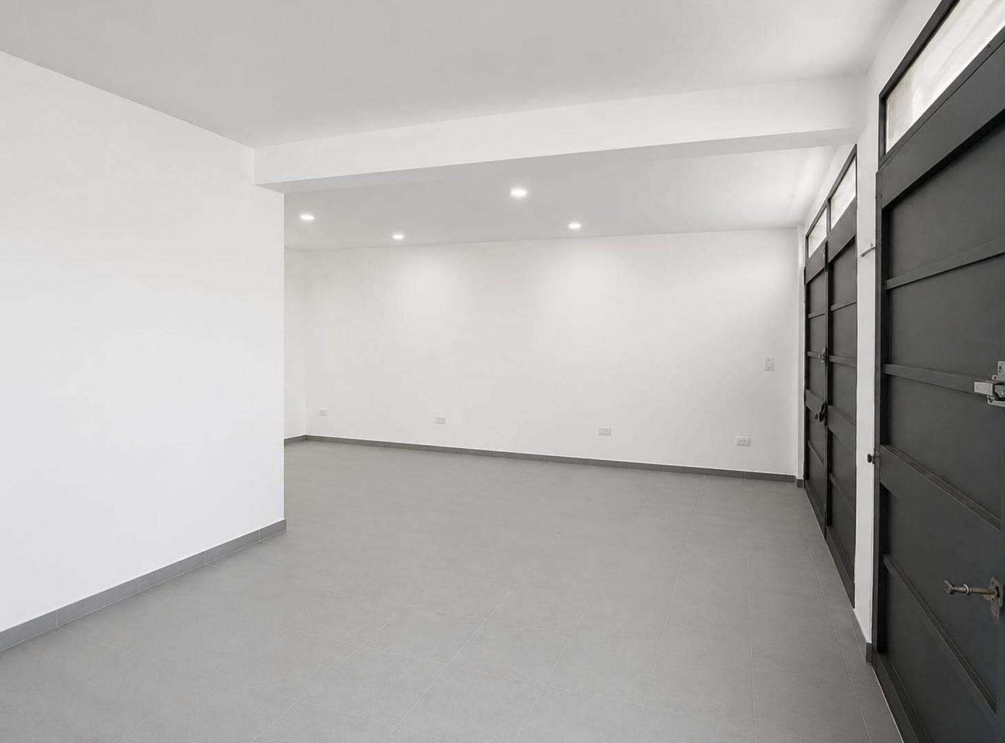 Foto de CASA TIPO TRIPLEX EN VENTA - LA PLATA CON COCHERA, imagen 1