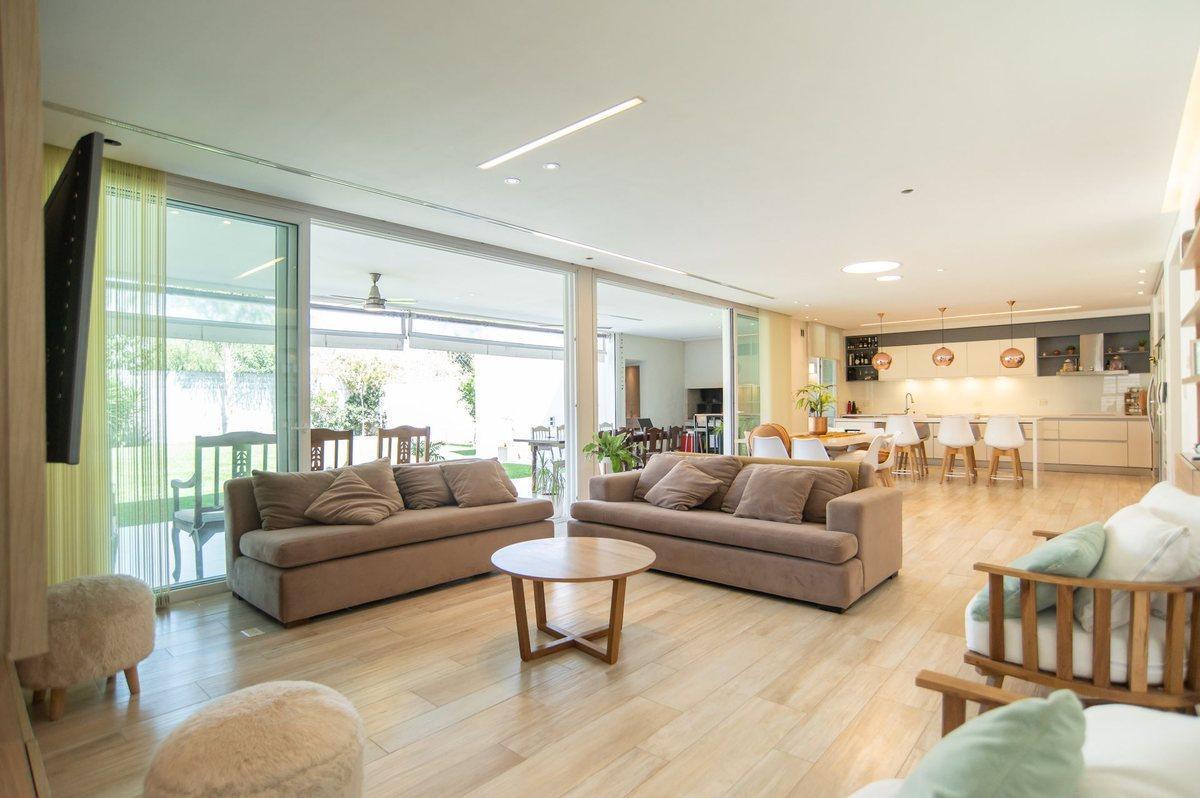 Foto de Casa en Venta Gonnet 4 dormitorios y pileta, imagen 1