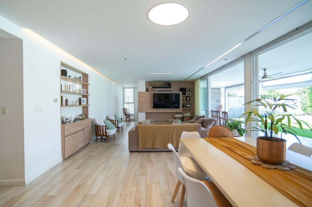 Foto de Casa en Venta Gonnet 4 dormitorios y pileta, imagen 5