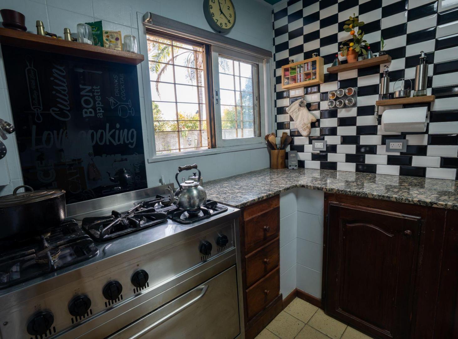 Foto de CASA EN VENTA LA PLATA 2 DORMITORIOS APTO BANCO, imagen 2