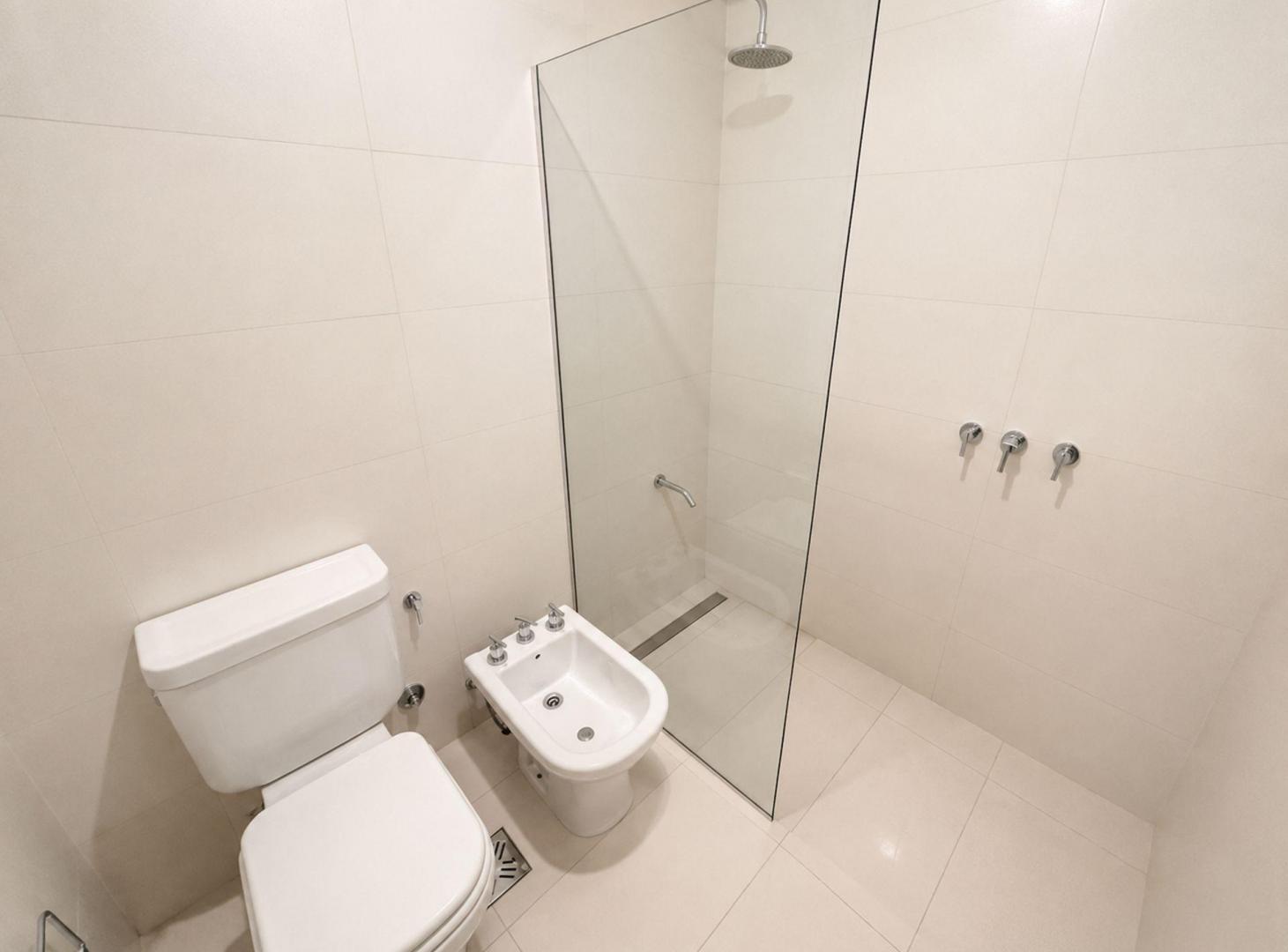 Foto de CASA VENTA GONNET 1 DORMITORIO COCHERA A ESTRENAR, imagen 4