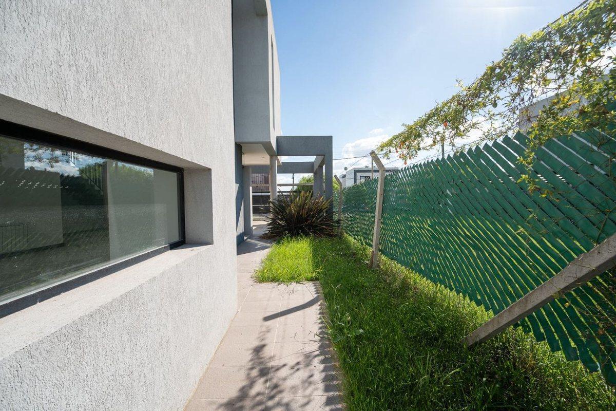 Foto de CASA EN ALQUILER GORINA 3 DORMITORIOS Y PARQUE, imagen 3