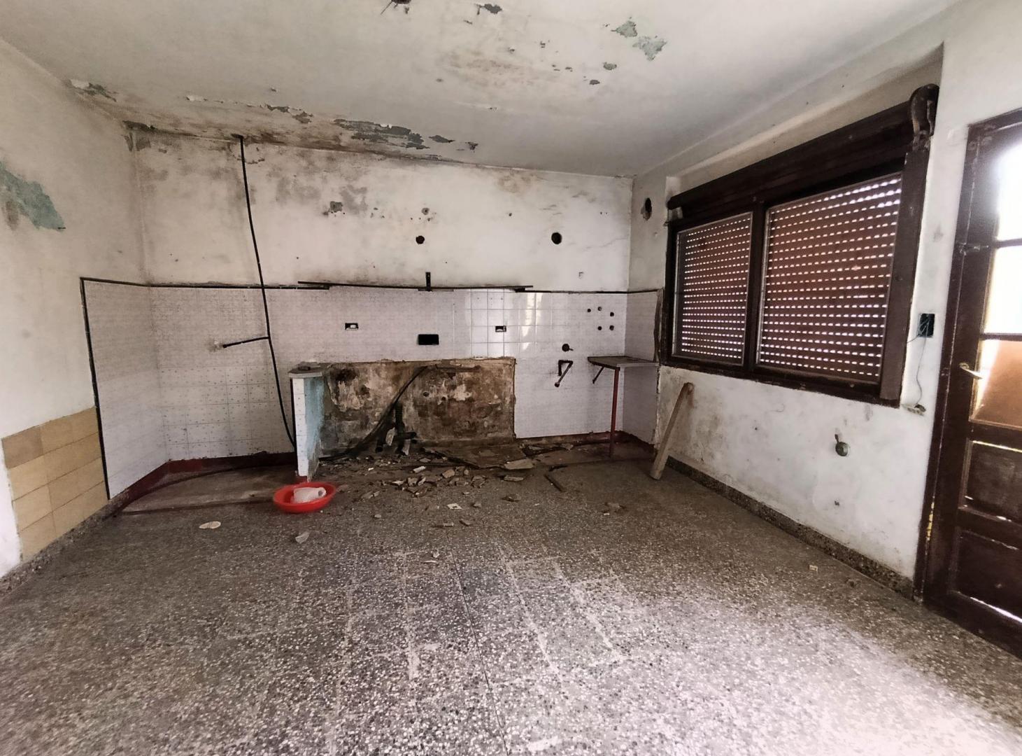 Foto de CASA EN VENTA EN BERISSO A RECICLAR, imagen 4
