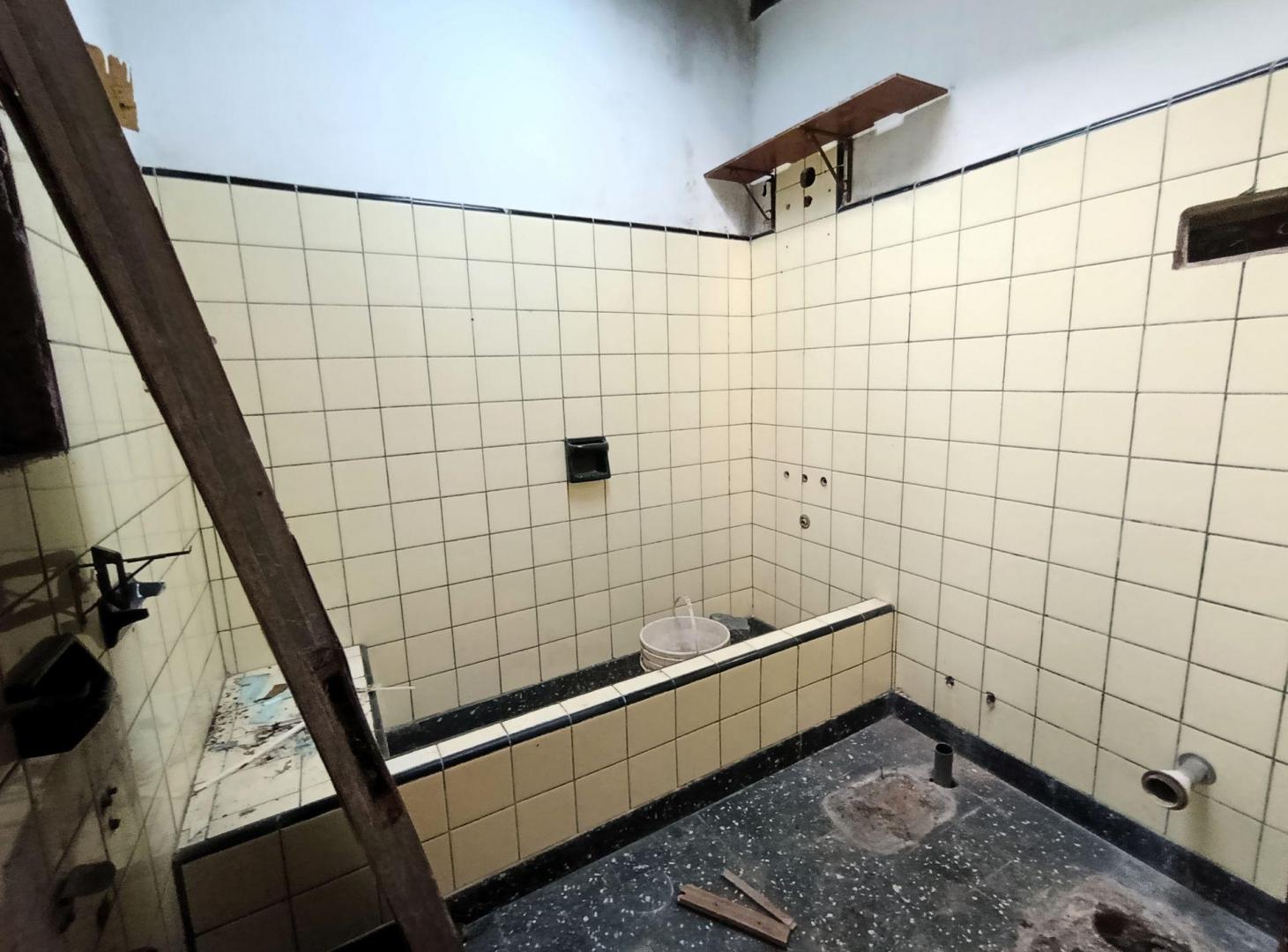 Foto de CASA EN VENTA EN BERISSO A RECICLAR, imagen 2