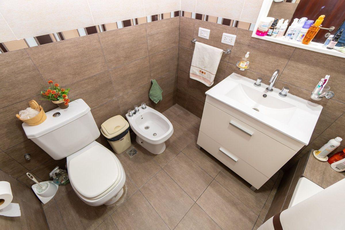 Foto de CASA EN VENTA BERISSO 2 DORMITORIOS PATIO COCHERAS, imagen 3