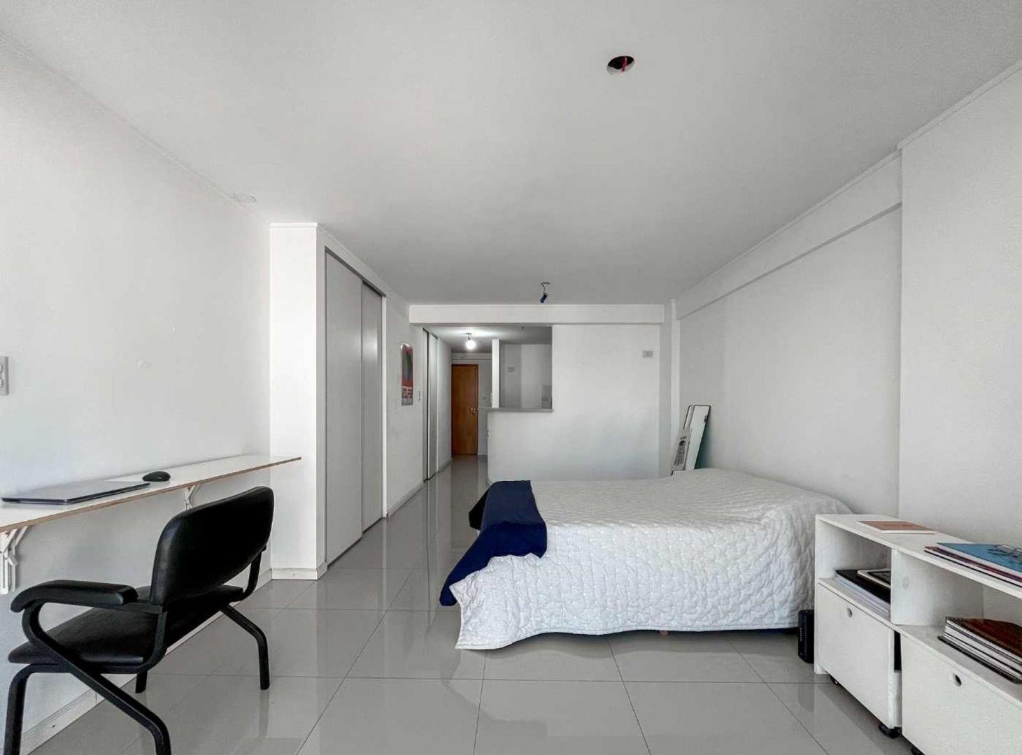 Foto de MONOAMBIENTE EN VENTA LA PLATA COCHERA, imagen 3