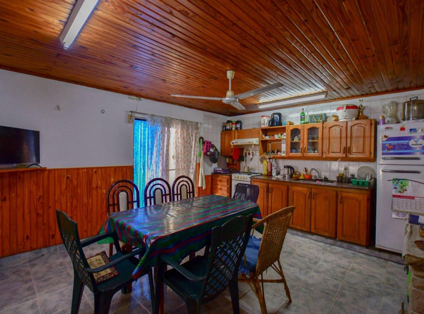 Foto de CASA VENTA LA PLATA 3 DORMITORIOS QUINCHO PATIO, imagen 1