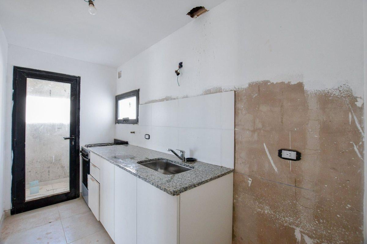 Foto de DEPARTAMENTO EN VENTA LA PLATA 1 DORMITORIO, imagen 2