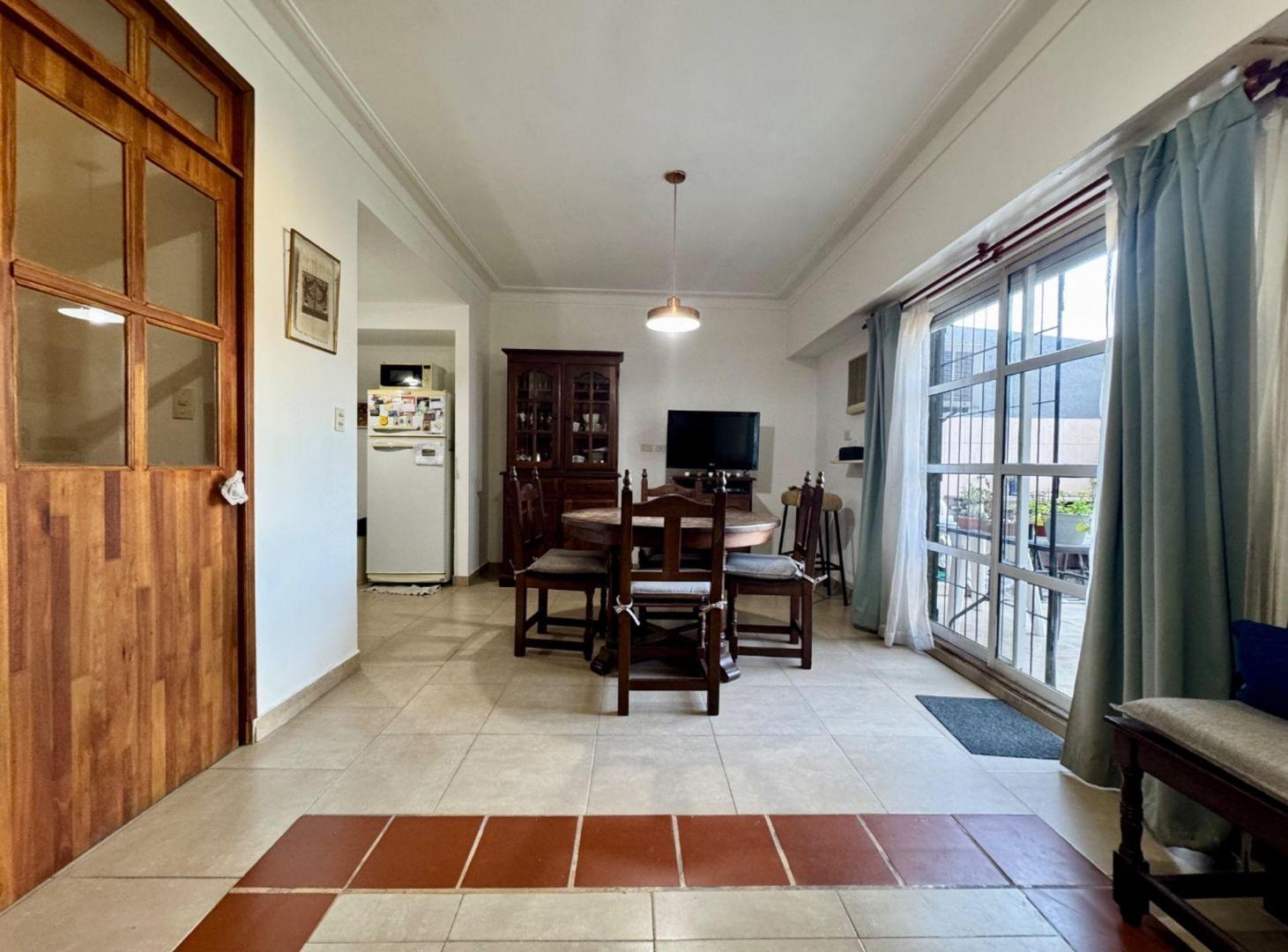 Foto de PH venta La Plata 4 dormitorios, patio y cochera, imagen 1
