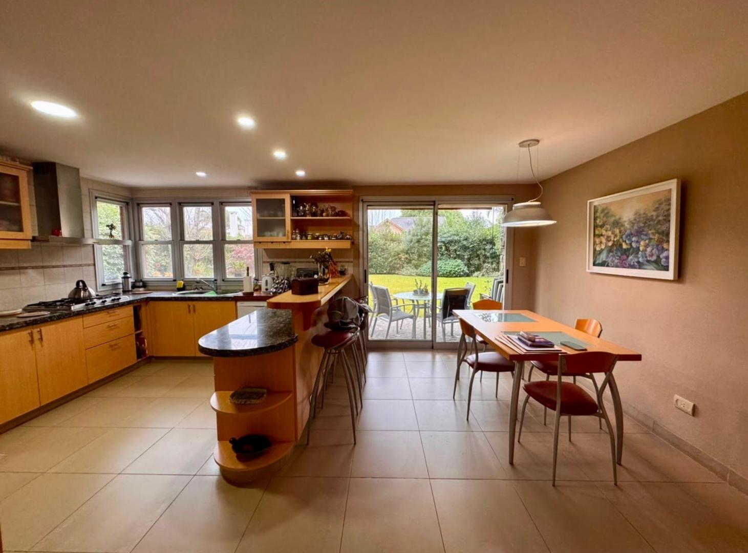 Foto de Casa venta Fincas de Iraola I 5 ambientes Permuta, imagen 3