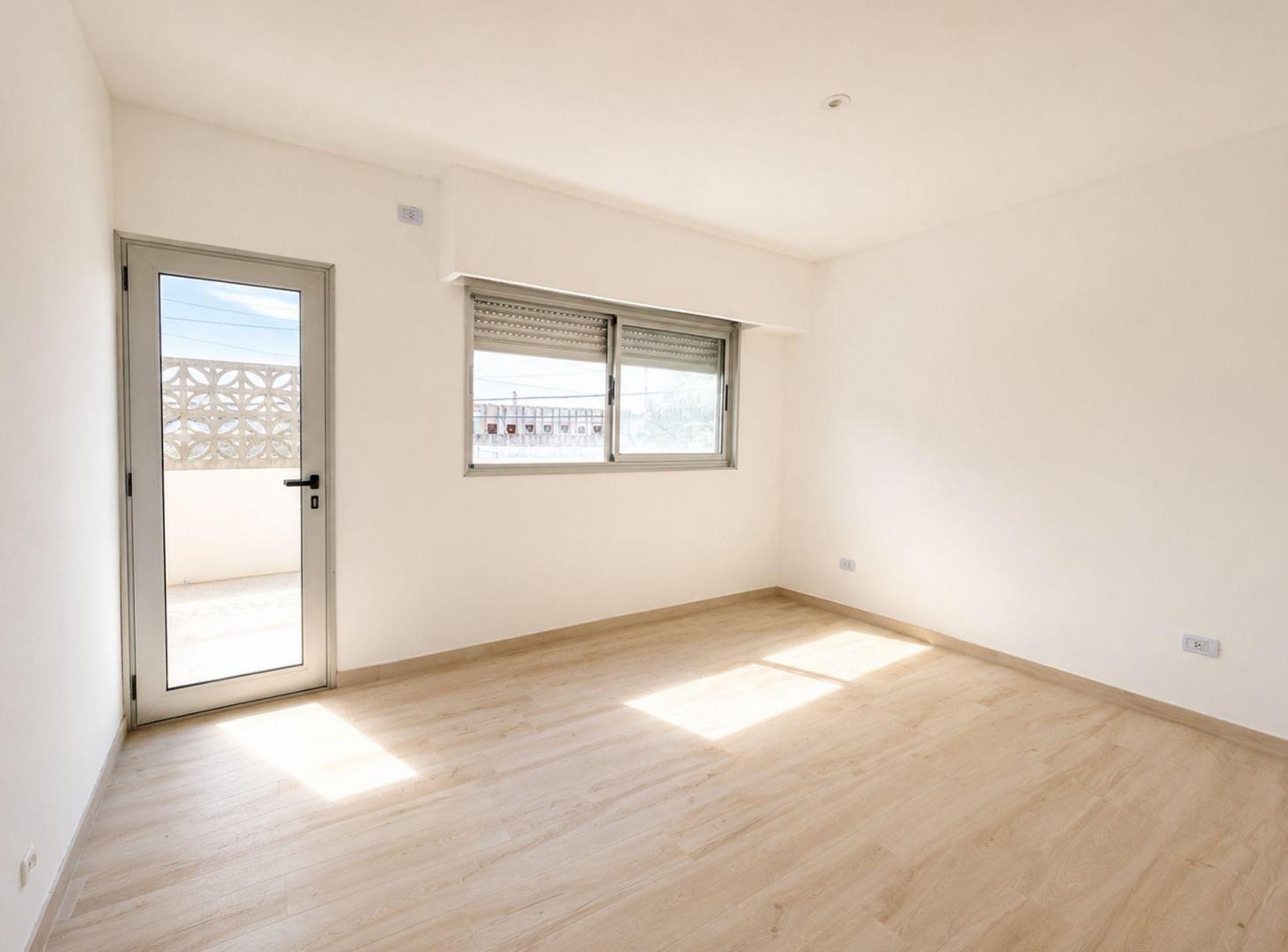 Foto de DUPLEX EN VENTA RINGUELET 2 DORMITORIOS COCHERA, imagen 1