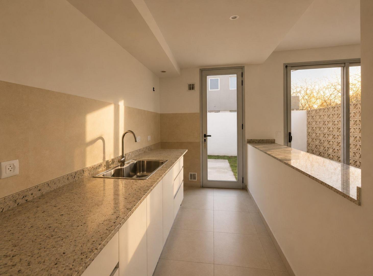 Foto de DUPLEX EN VENTA RINGUELET 2 DORMITORIOS COCHERA, imagen 5