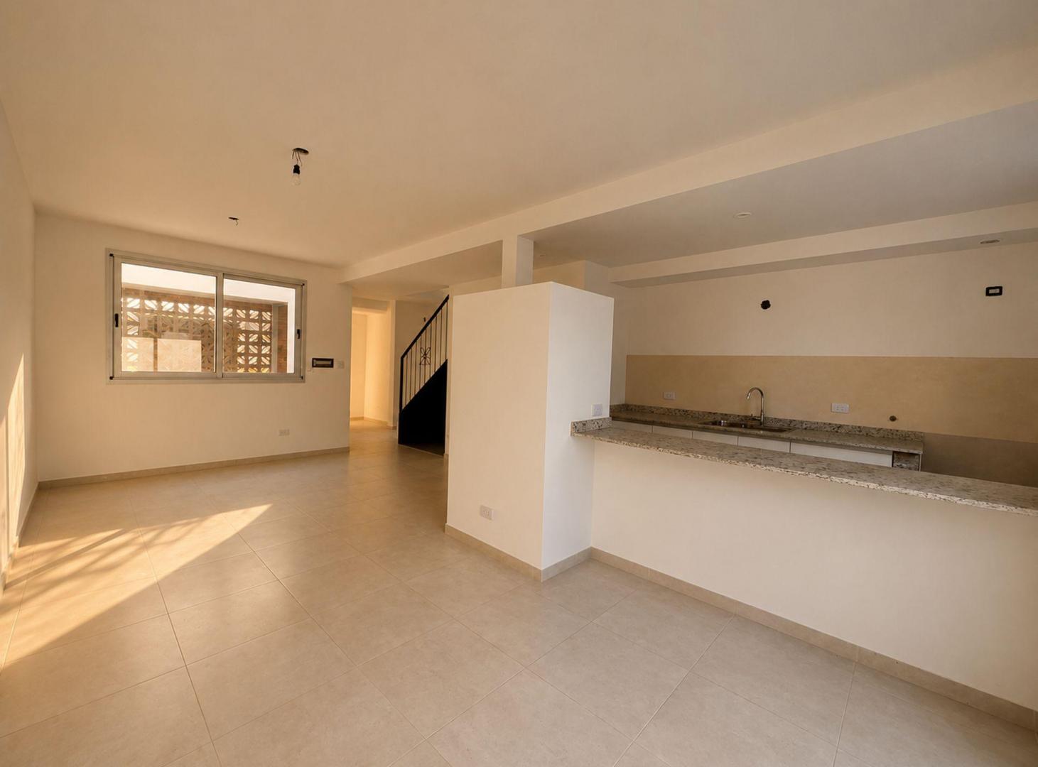 Foto de DUPLEX EN VENTA RINGUELET 2 DORMITORIOS COCHERA, imagen 4