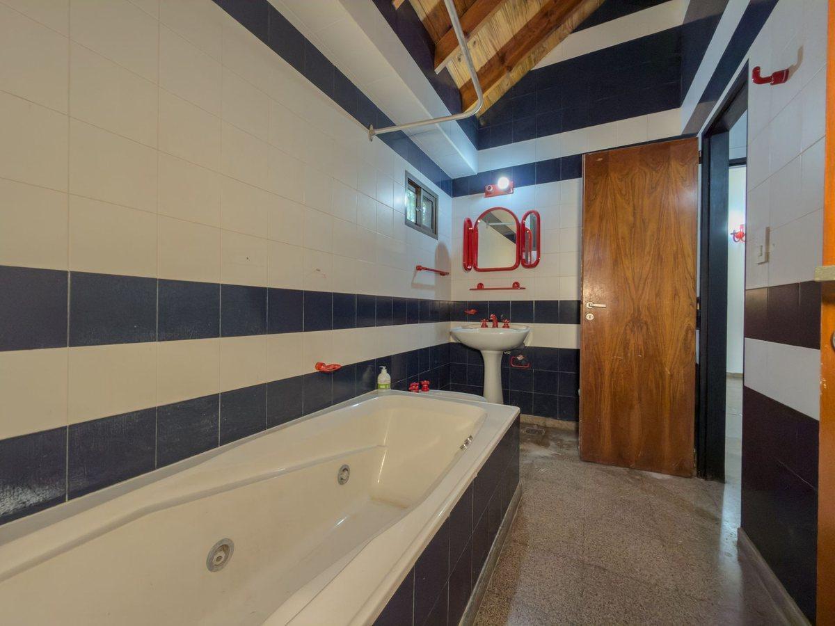 Foto de Casa en venta, Sicardi. 3 dormitorios y parque, imagen 2