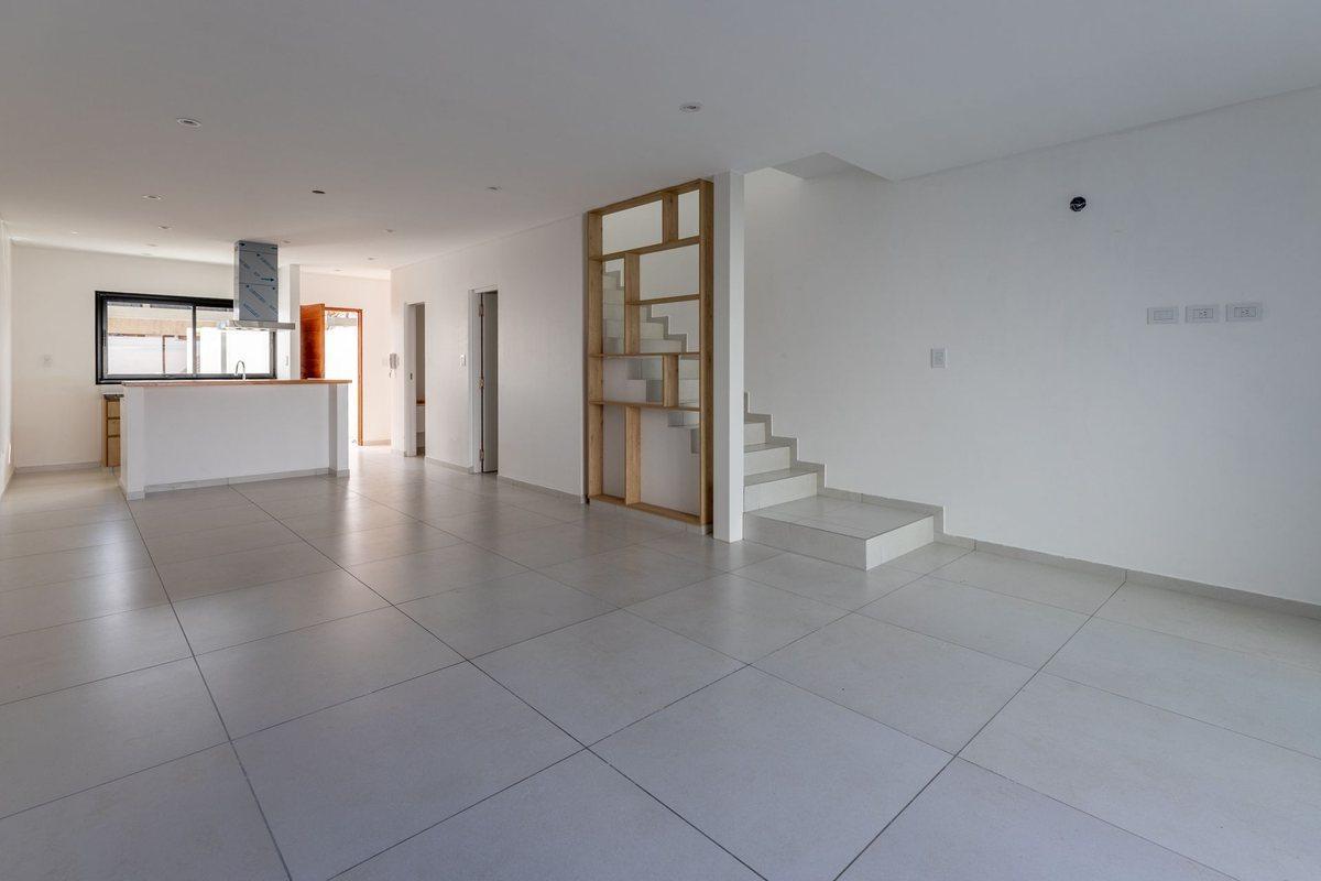 Foto de CASA VENTA LA PLATA 3 DORMITORIOS PARQUE ESTRENAR, imagen 3
