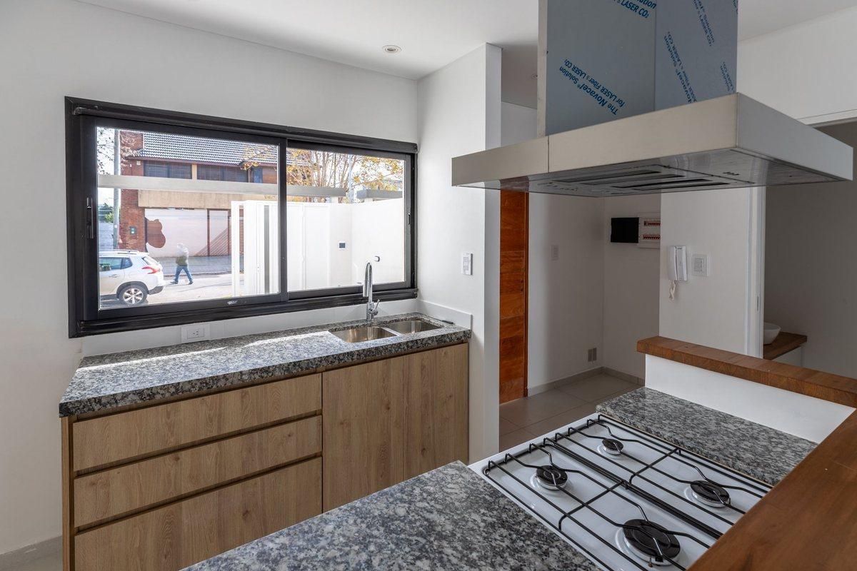 Foto de CASA VENTA LA PLATA 3 DORMITORIOS PARQUE ESTRENAR, imagen 5