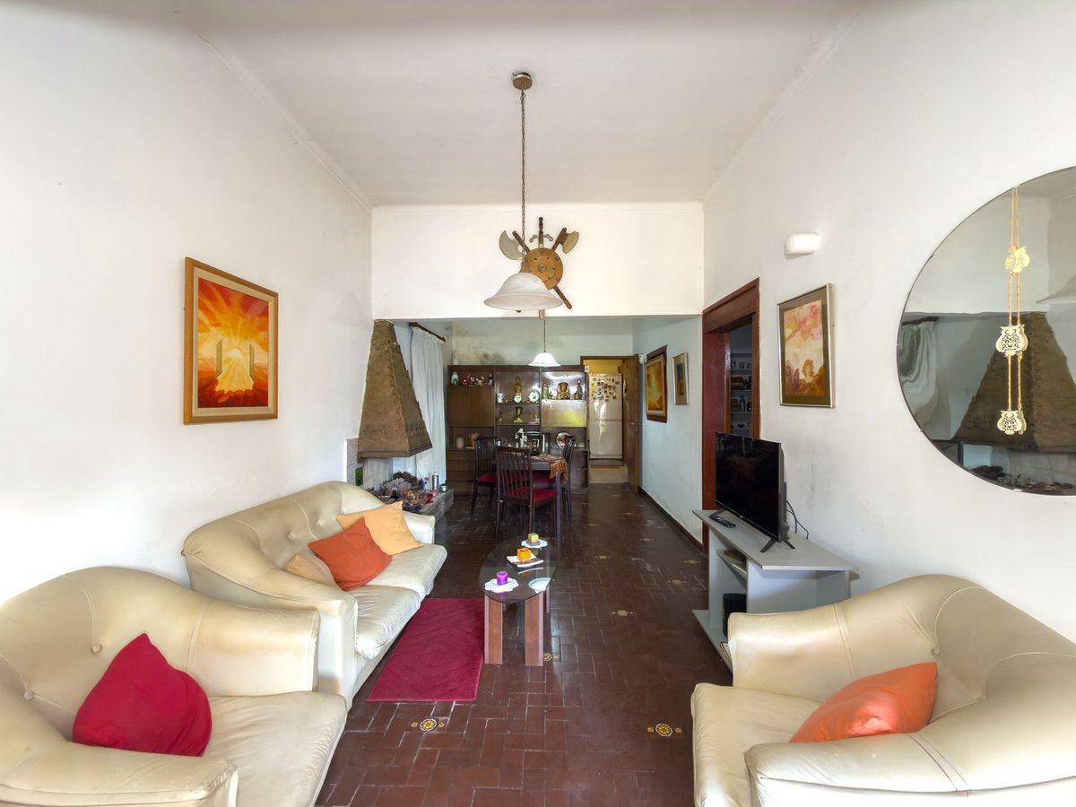 Foto de CASA EN VENTA GONNET 4 HABITACIONES PILETA, imagen 4
