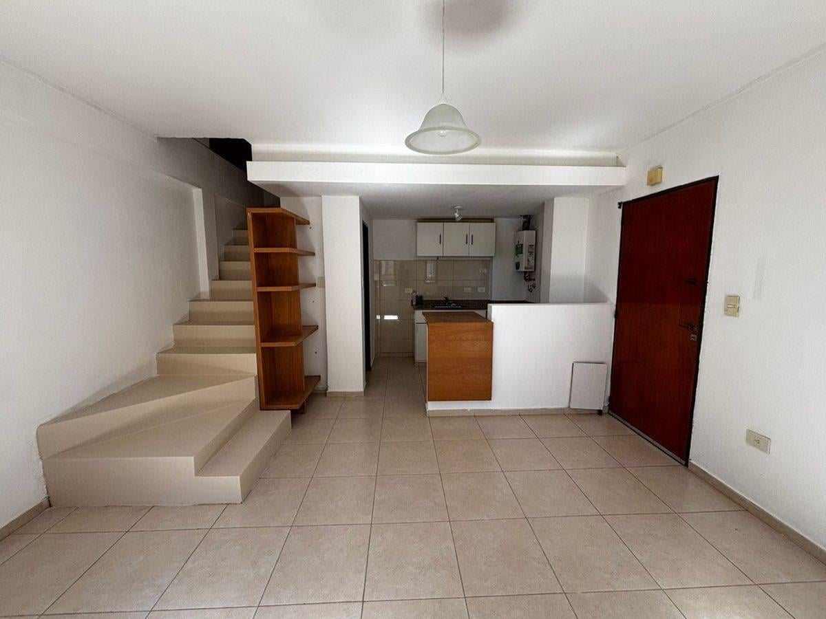 Foto de DEPARTAMENTO TIPO DUPLEX EN VENTA LA PLATA, imagen 2