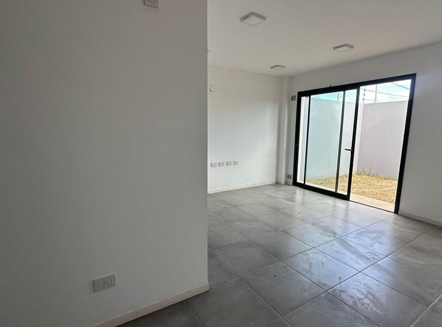 Foto de Duplex venta Los Hornos 2 Dormitorios Patio, imagen 4