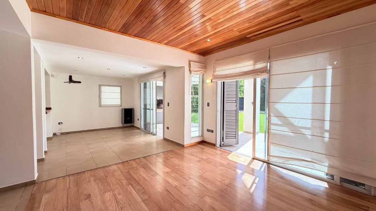 Foto de CASA EN VENTA GONNET 3 DORMITORIOS PILETA, imagen 1