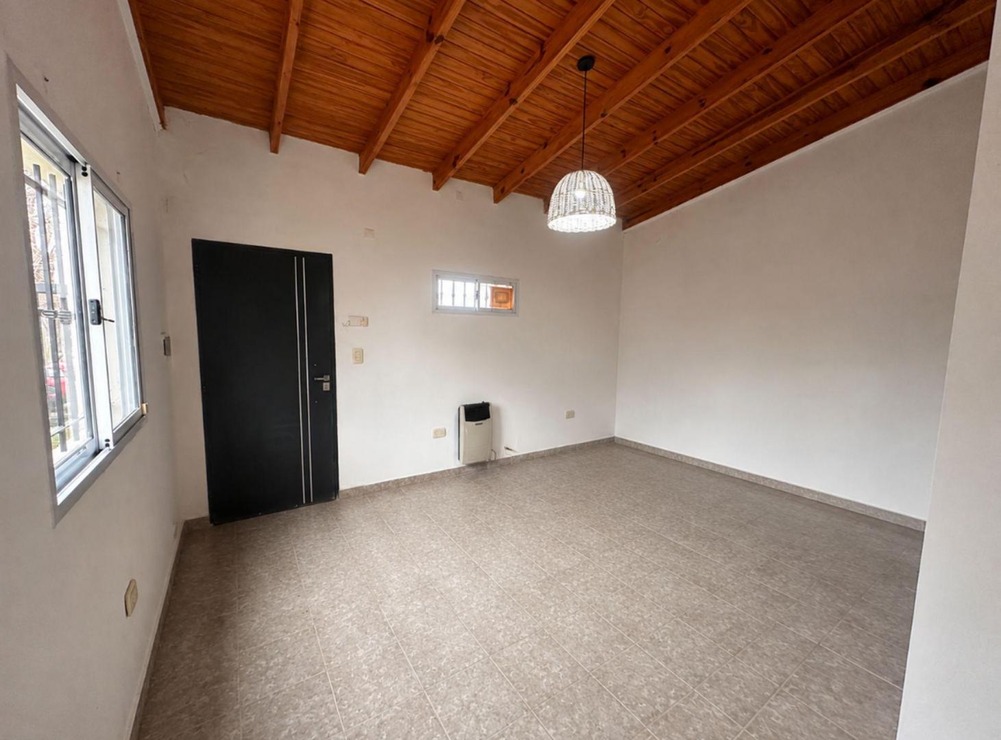Foto de CASA EN VENTA EN LA PLATA 1 DORMITORIO, imagen 2