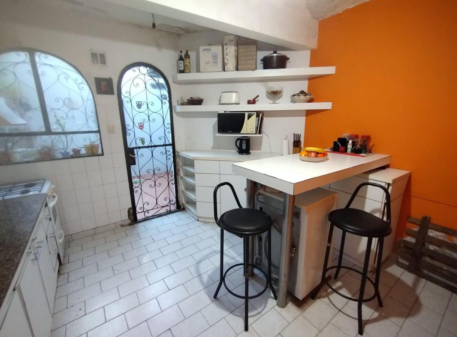 Foto de PH VENTA LA PLATA 2 DORMITORIOS AL FRENTE Y PATIO, imagen 2