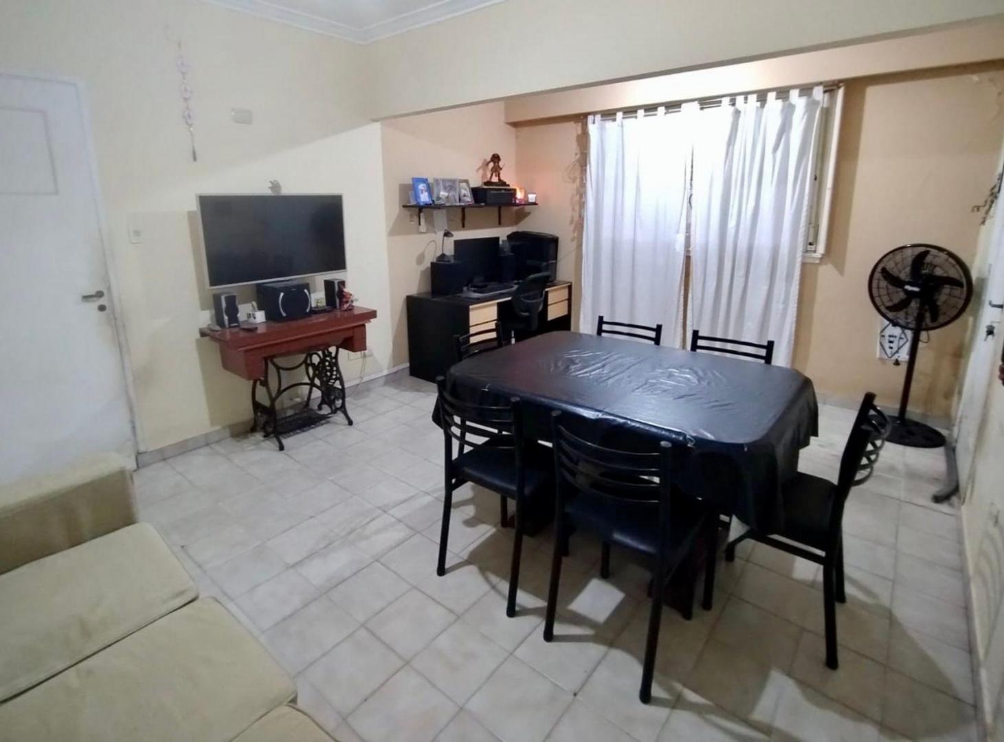 Foto de PH VENTA LA PLATA 2 DORMITORIOS AL FRENTE Y PATIO, imagen 1