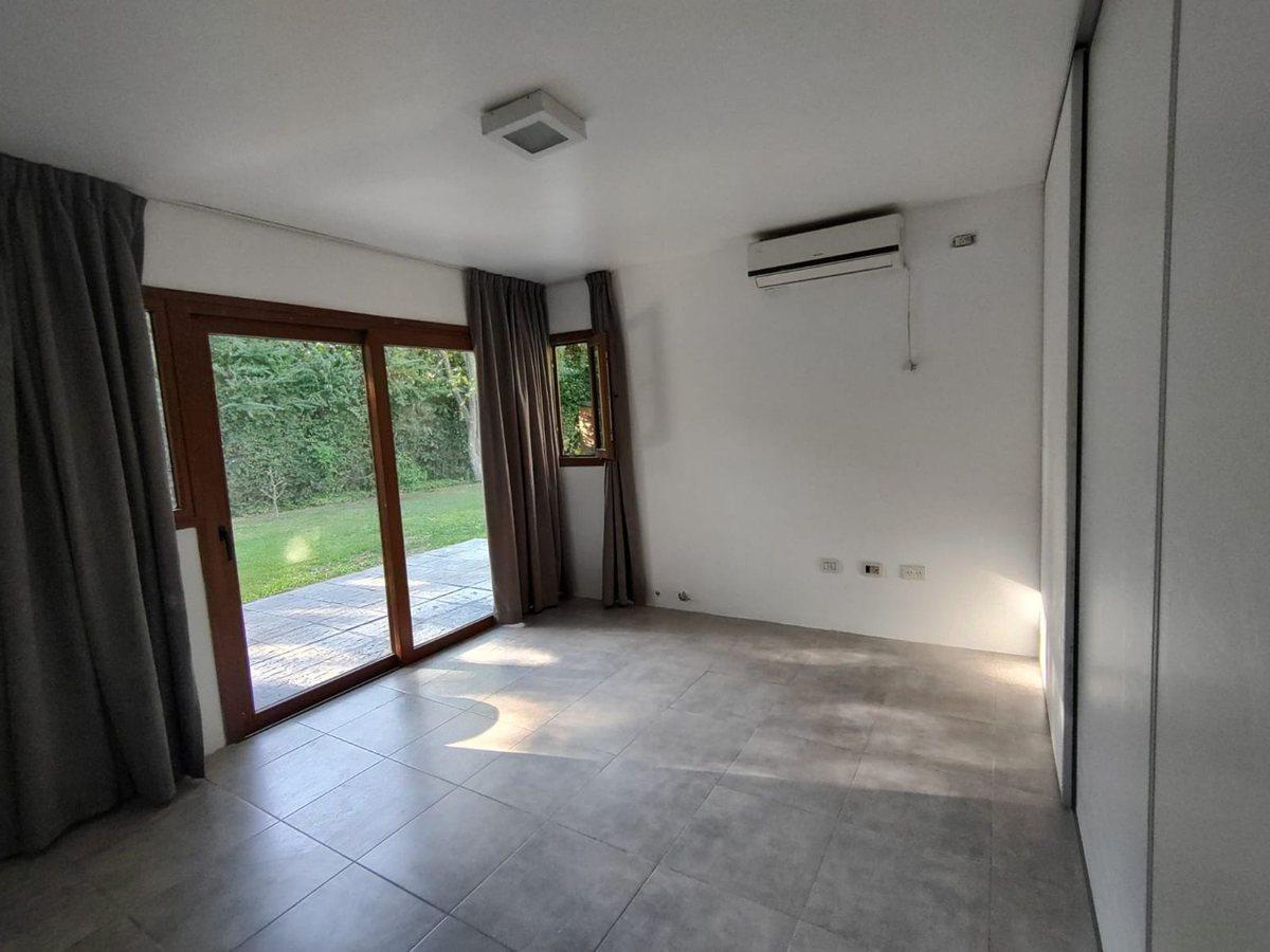 Foto de CASA EN VENTA CITY BELL 2 DORMITORIOS PILETA, imagen 5