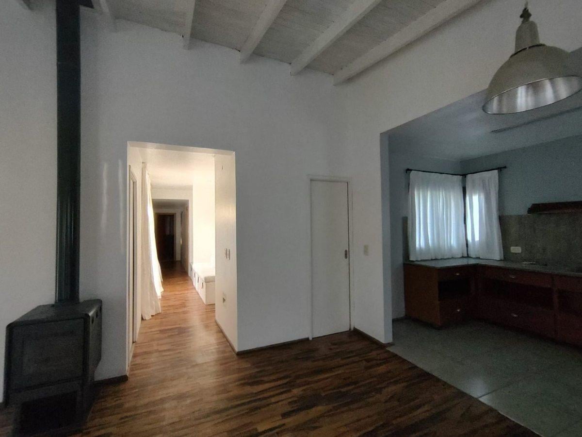 Foto de CASA EN VENTA CITY BELL 2 DORMITORIOS PILETA, imagen 4