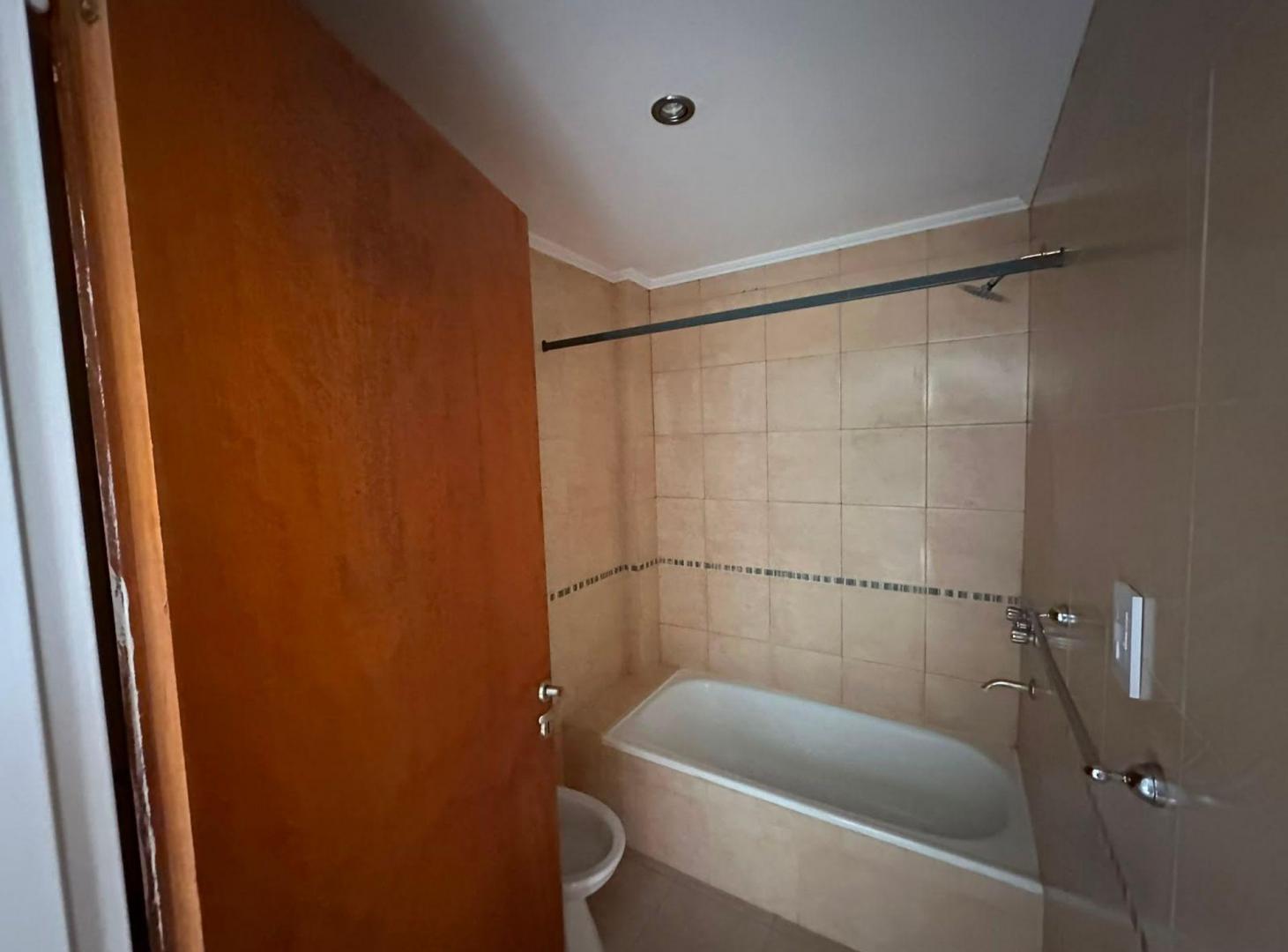 Foto de DEPARTAMENTO EN VENTA LA PLATA 1 DORMITORIO BALCON, imagen 4