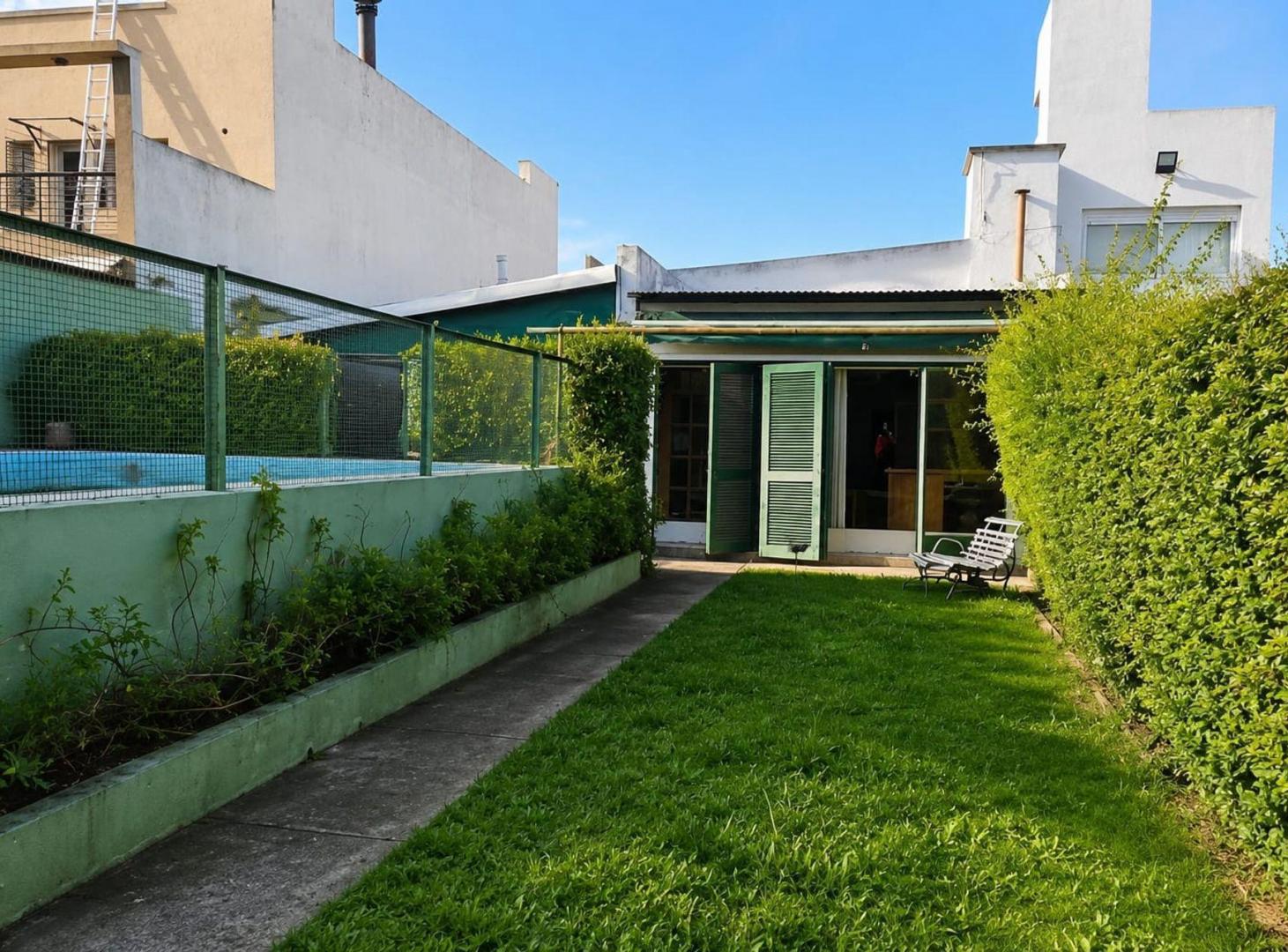 Foto de CASA EN VENTA LA PLATA CON PILETA, imagen 4