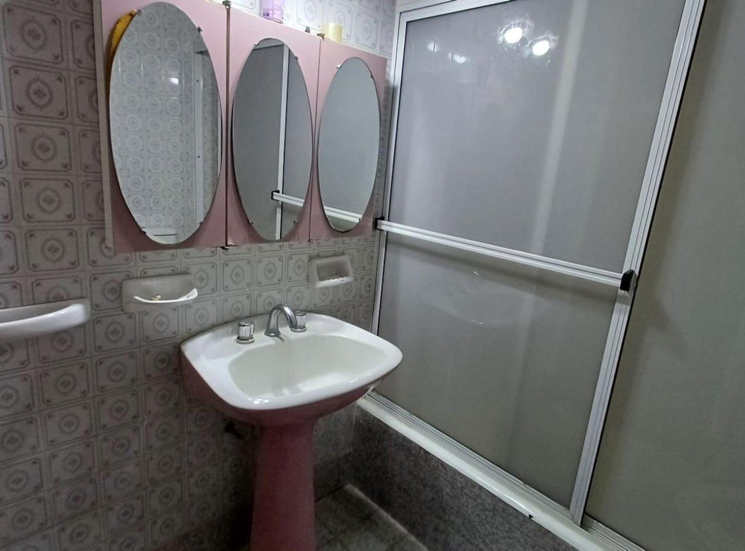Foto de CASA EN VENTA LA PLATA CON PILETA, imagen 5