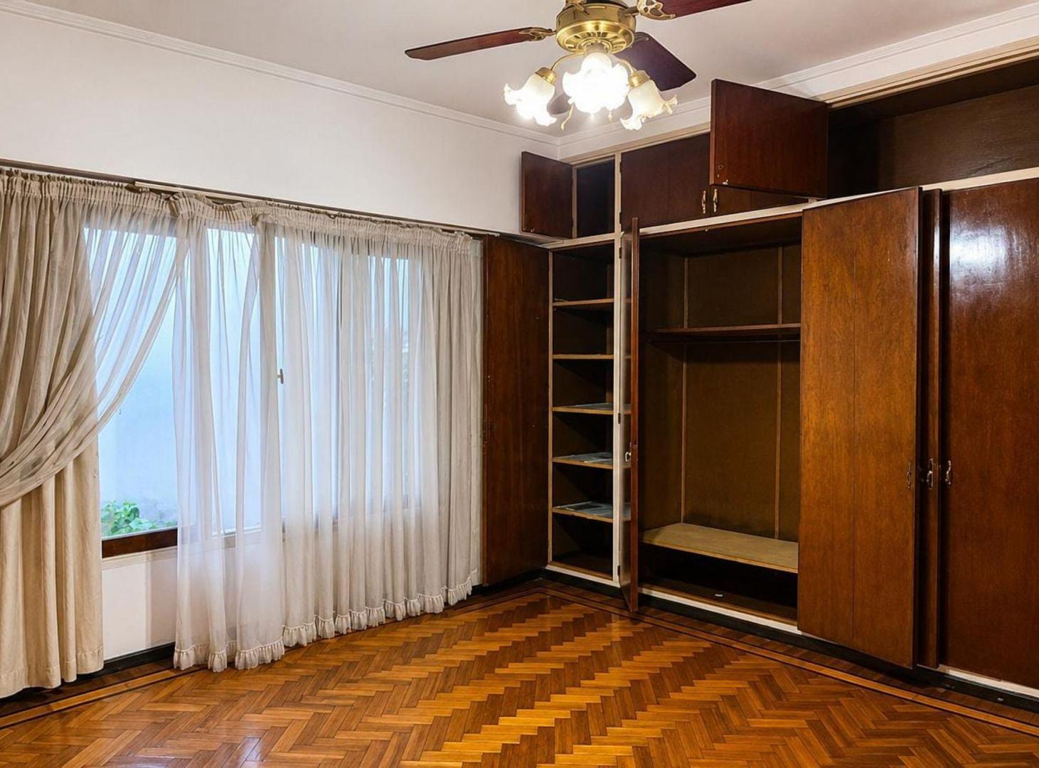 Foto de CASA EN VENTA LA PLATA CON PILETA, imagen 2