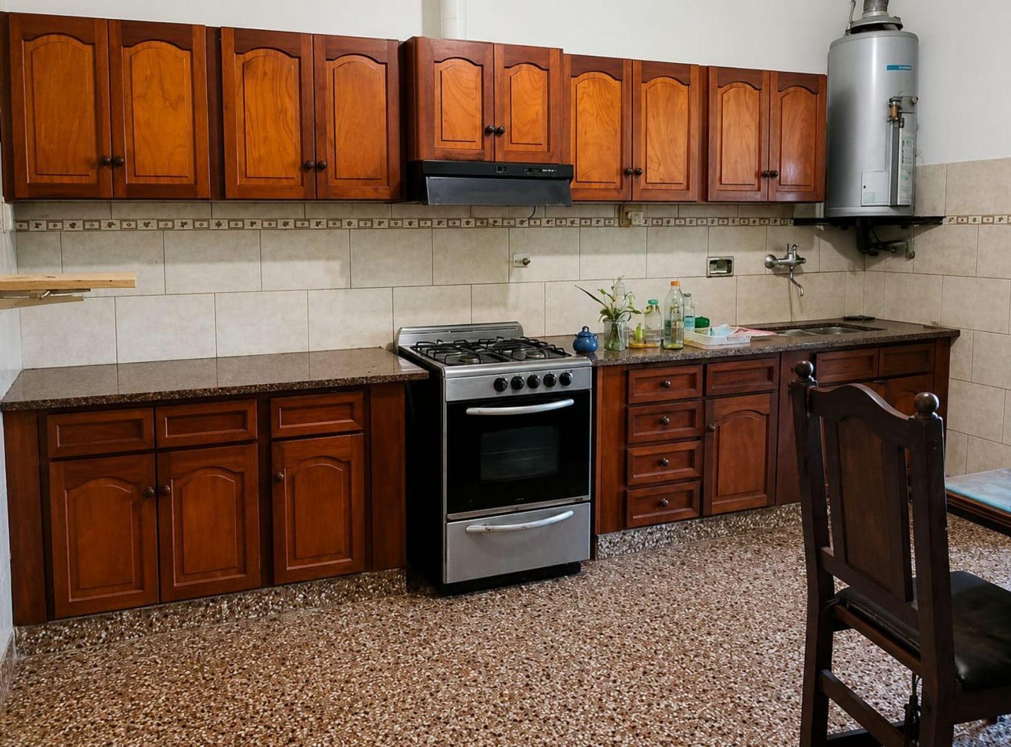 Foto de CASA EN VENTA LA PLATA CON PILETA, imagen 3