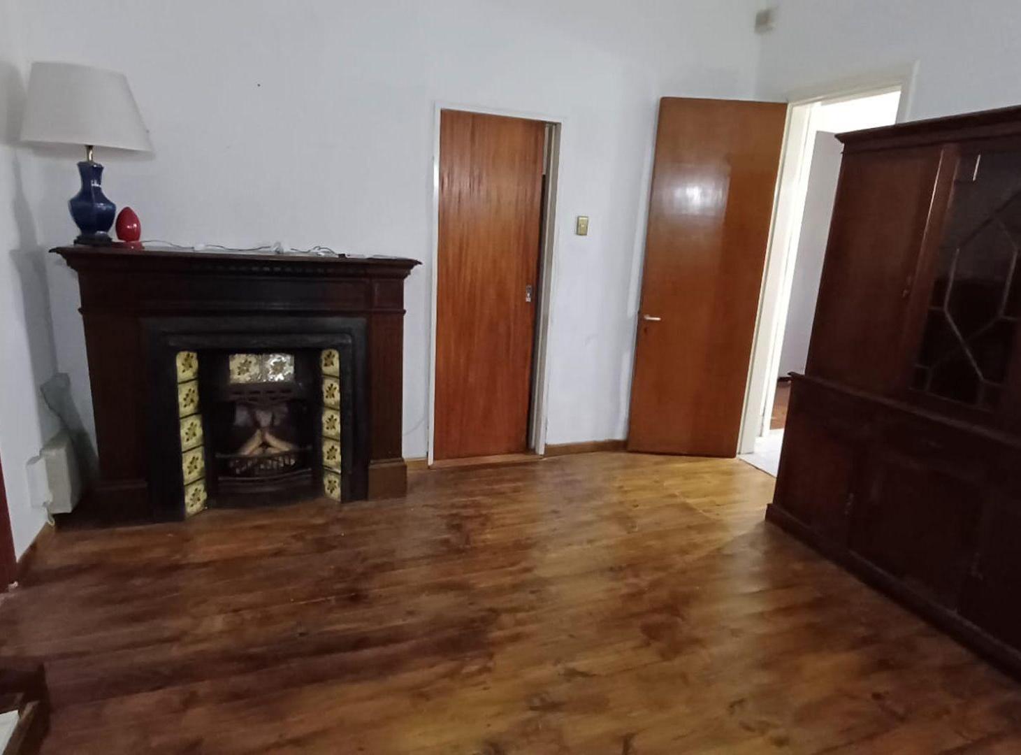 Foto de CASA EN VENTA LA PLATA CON PILETA, imagen 1