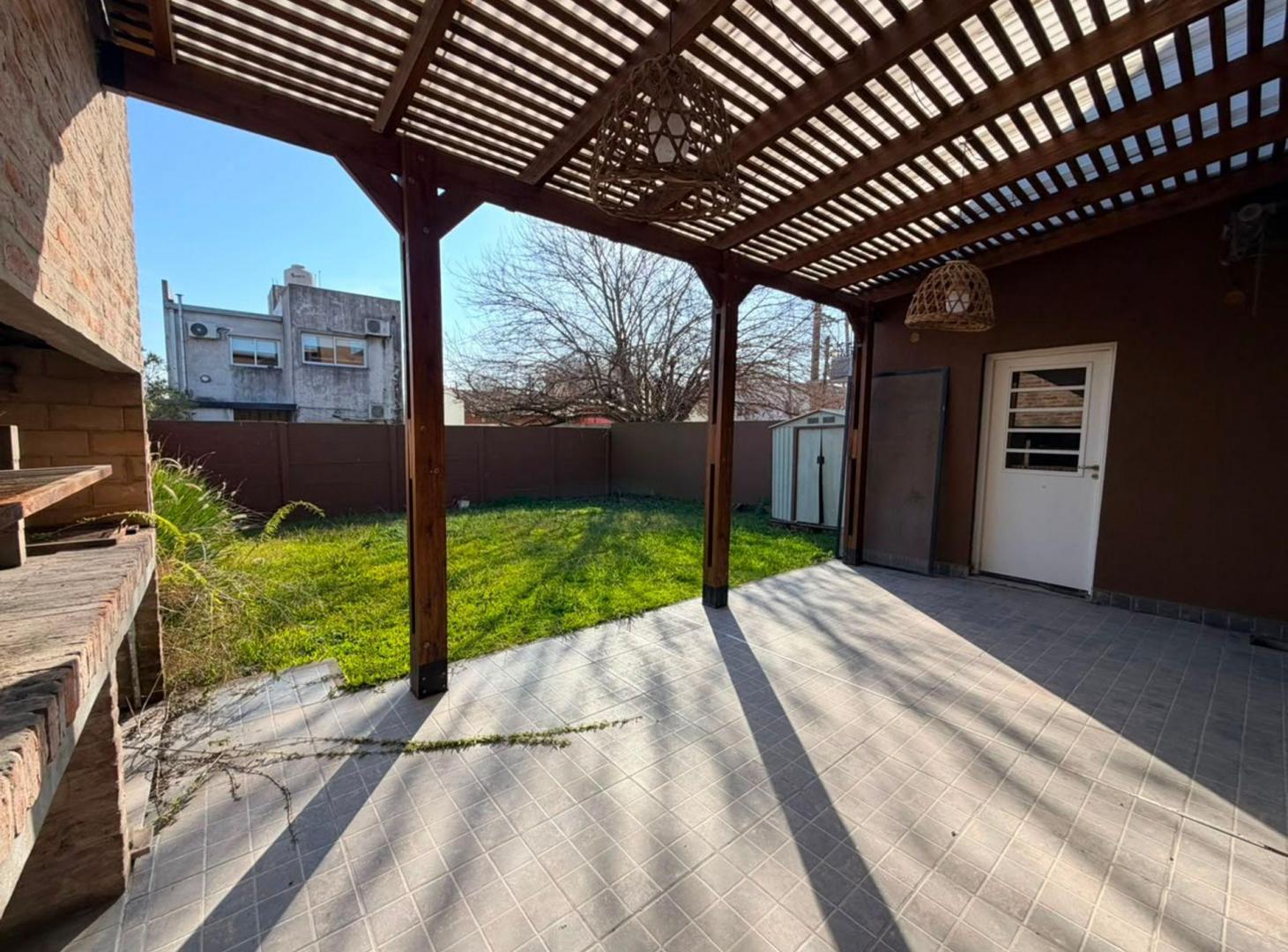 Foto de CASA EN VENTA EN CITY BELL 4 AMBIENTES COCHERAS, imagen 3